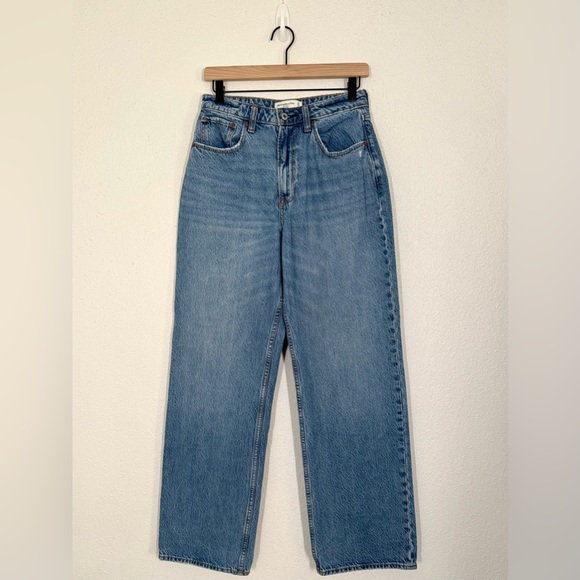 Abercrombie & Fitch Curve Love High Rise Loose Jeans Medium Wash Size 27 - Picture 4 of 8
